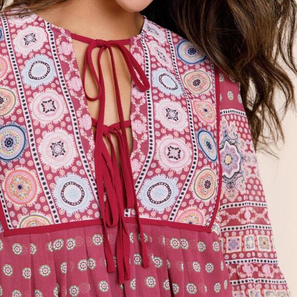 Francesca’s | Blue Rain NWT Luna Medallion Print Babydoll Cropped Blouse - Picture 3 of 12